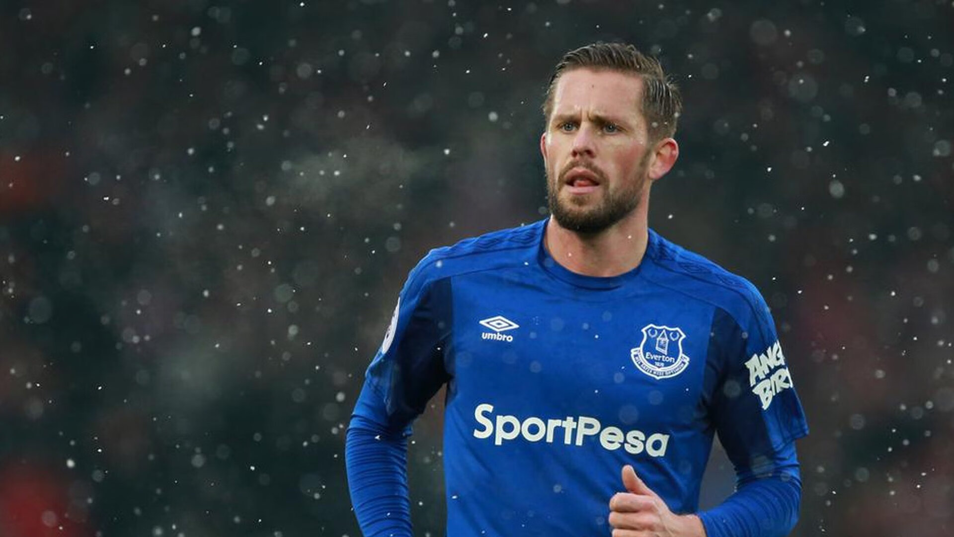 英超再现奇迹：逆境中迸发出神奇！，英超逆转夺冠