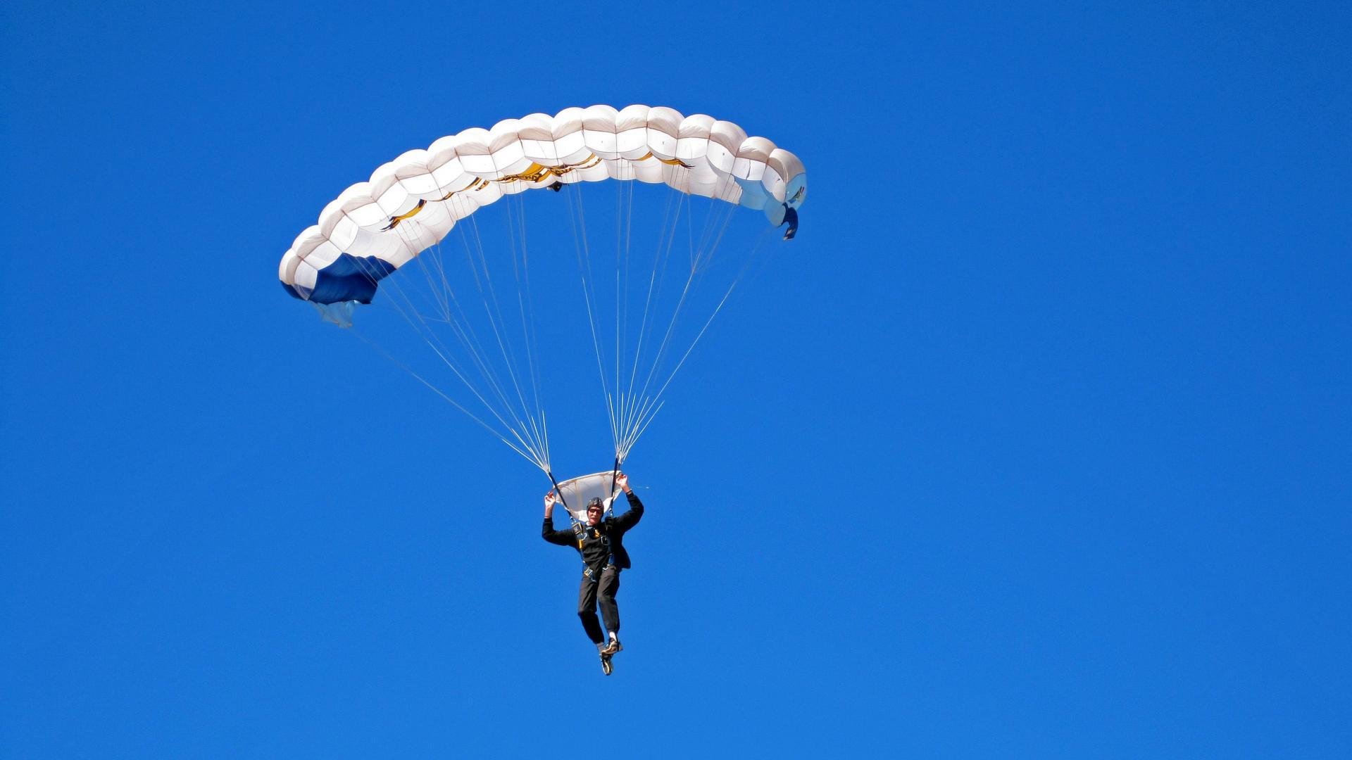 骑士前锋训练中展示出色滑步技巧,骑士训练方法